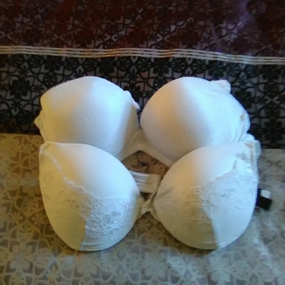 Pushup bra, 1 in front sold on other app